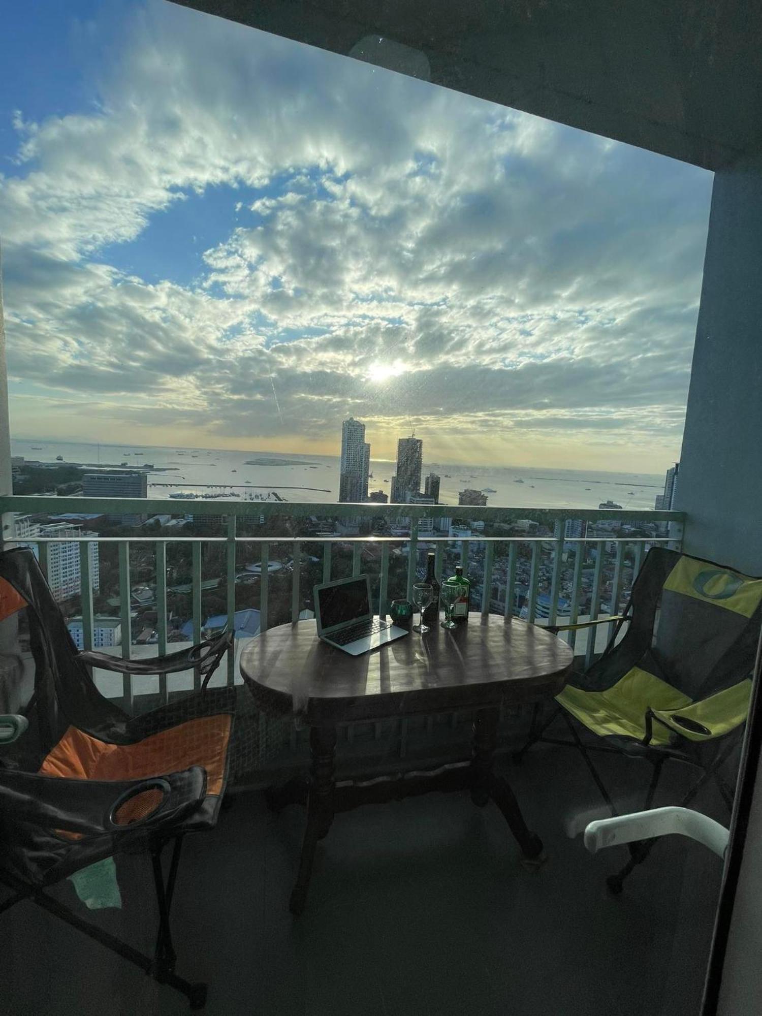 Green Residences Staycation By Pbyy Manila Eksteriør bilde